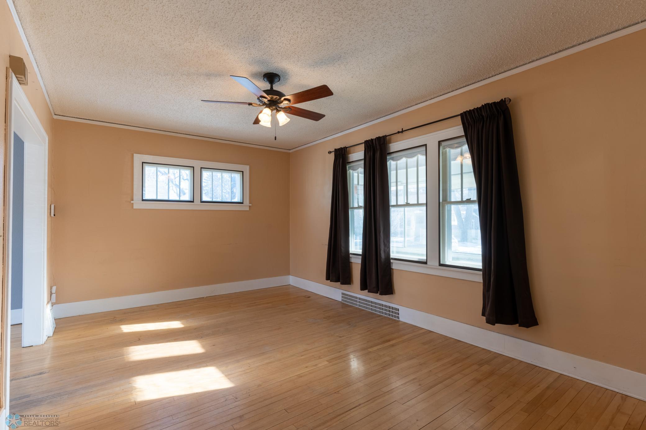 Living Room 2.jpg