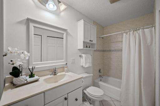 3208 Holmes Avenue S, Minneapolis, MN 55408