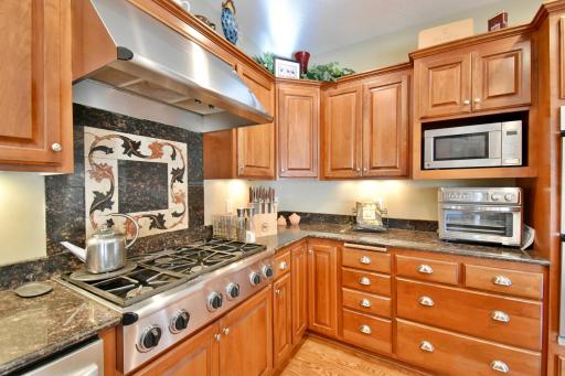 6 burner, commercial grade, stainless appliances, custom backsplash, TONS of storage space, microwave cubby space.