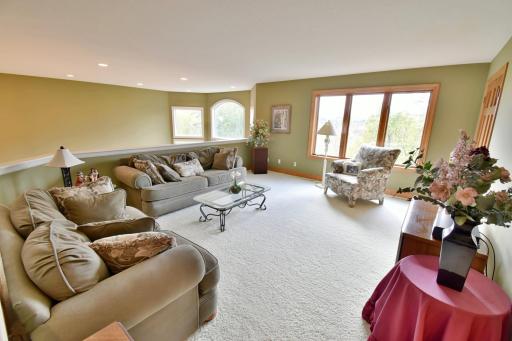 Gracious (18.4x17.2) upstairs loft overlook entryway and living room vault space.