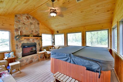 Backyard cabin with whirlpool & wood burning fireplace, great little get away.