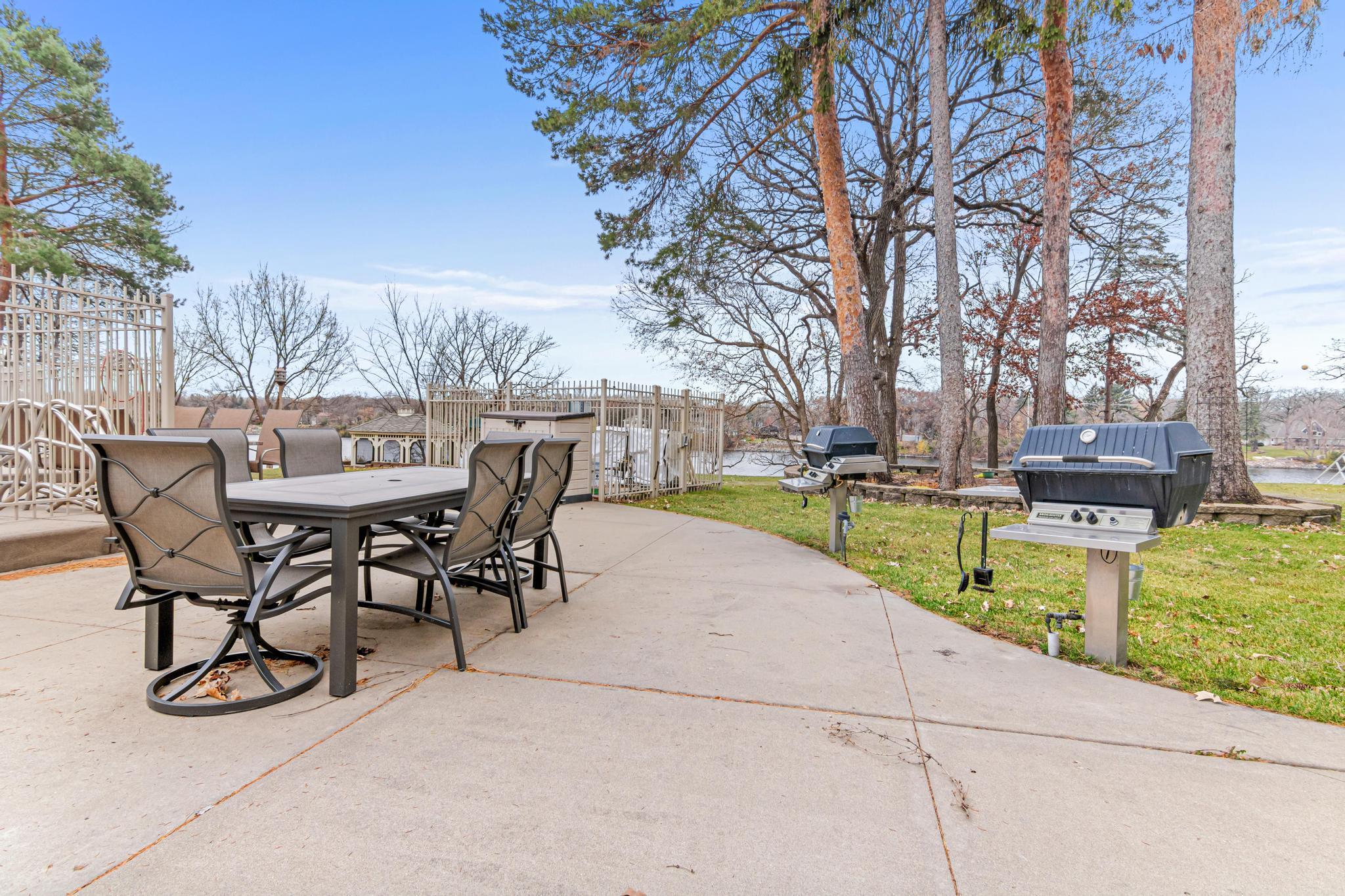 Nice patio with grilling area
