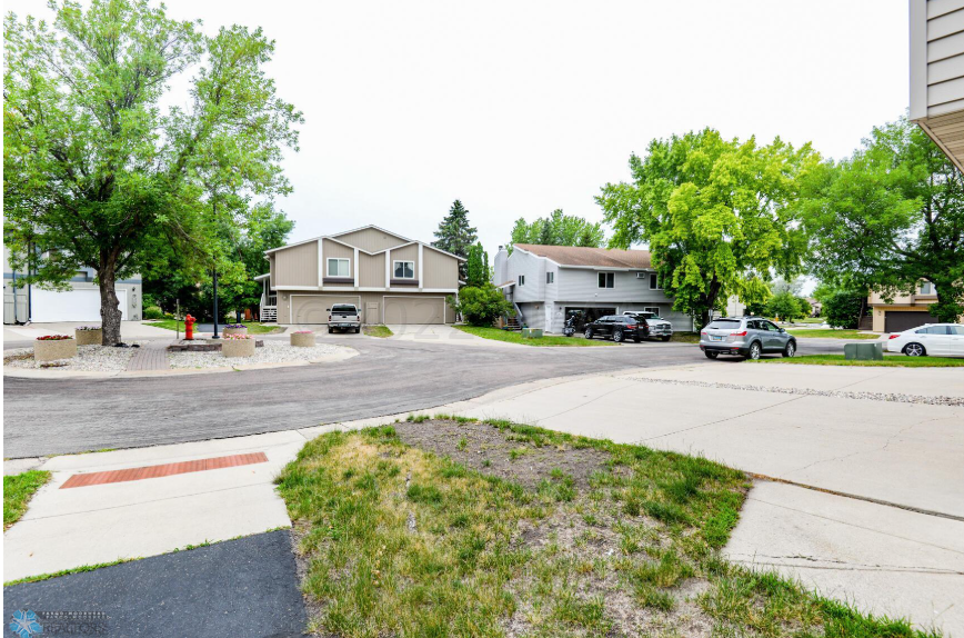 28 Fremont Dr S Fargo