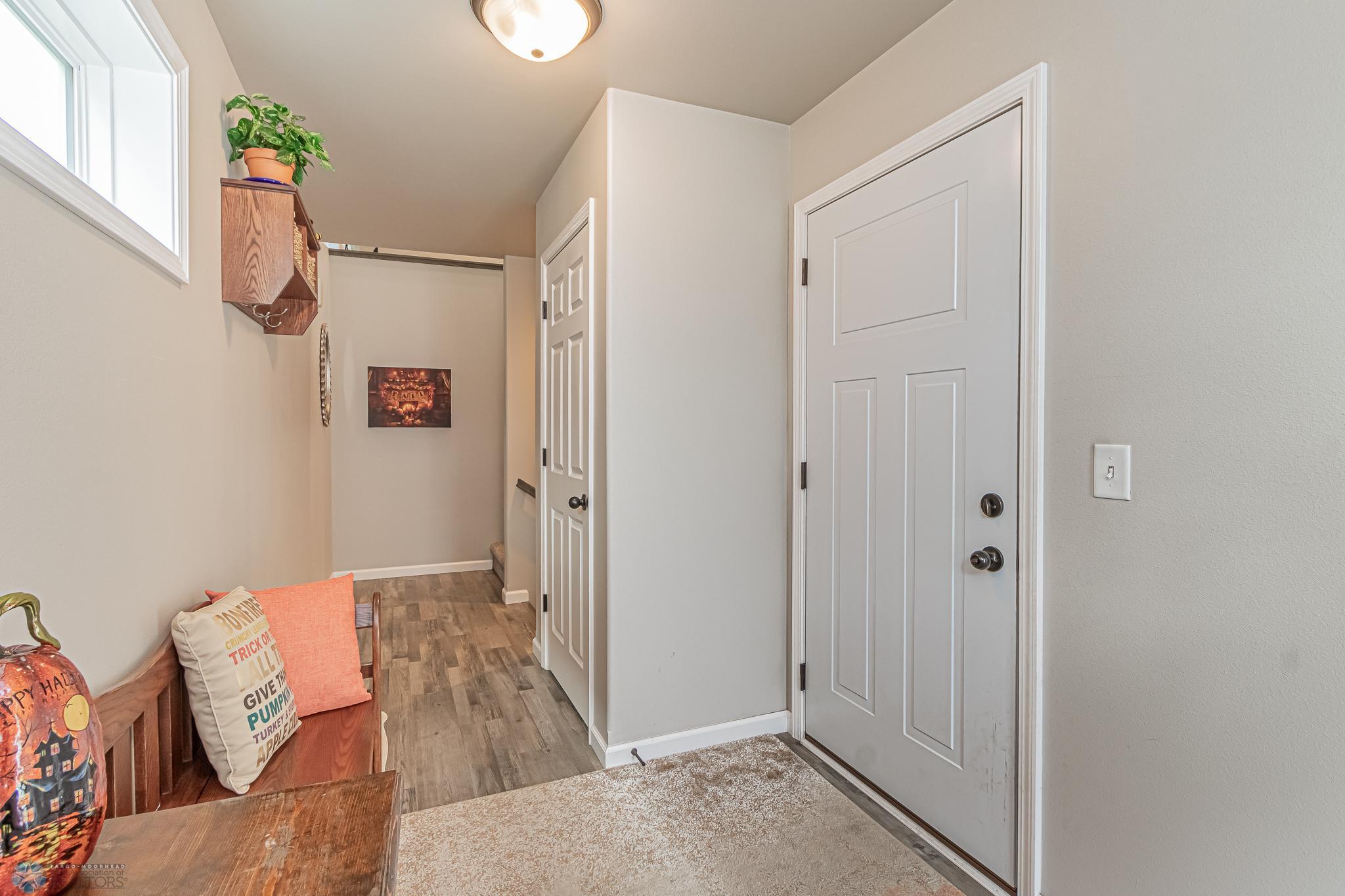 7277 27th street South Fargo ND 58104-01.jpg