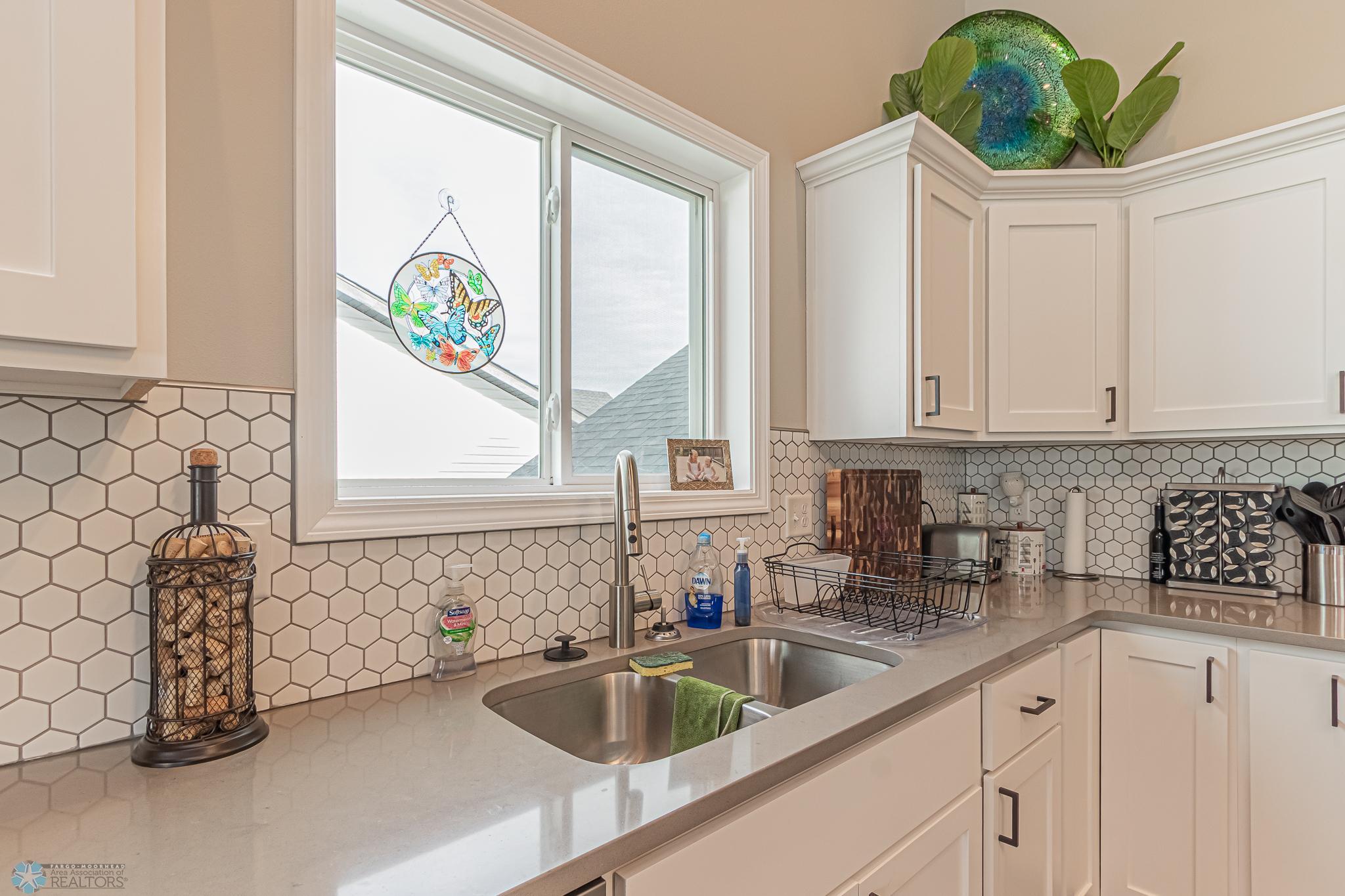 7277 27th street South Fargo ND 58104-06.jpg
