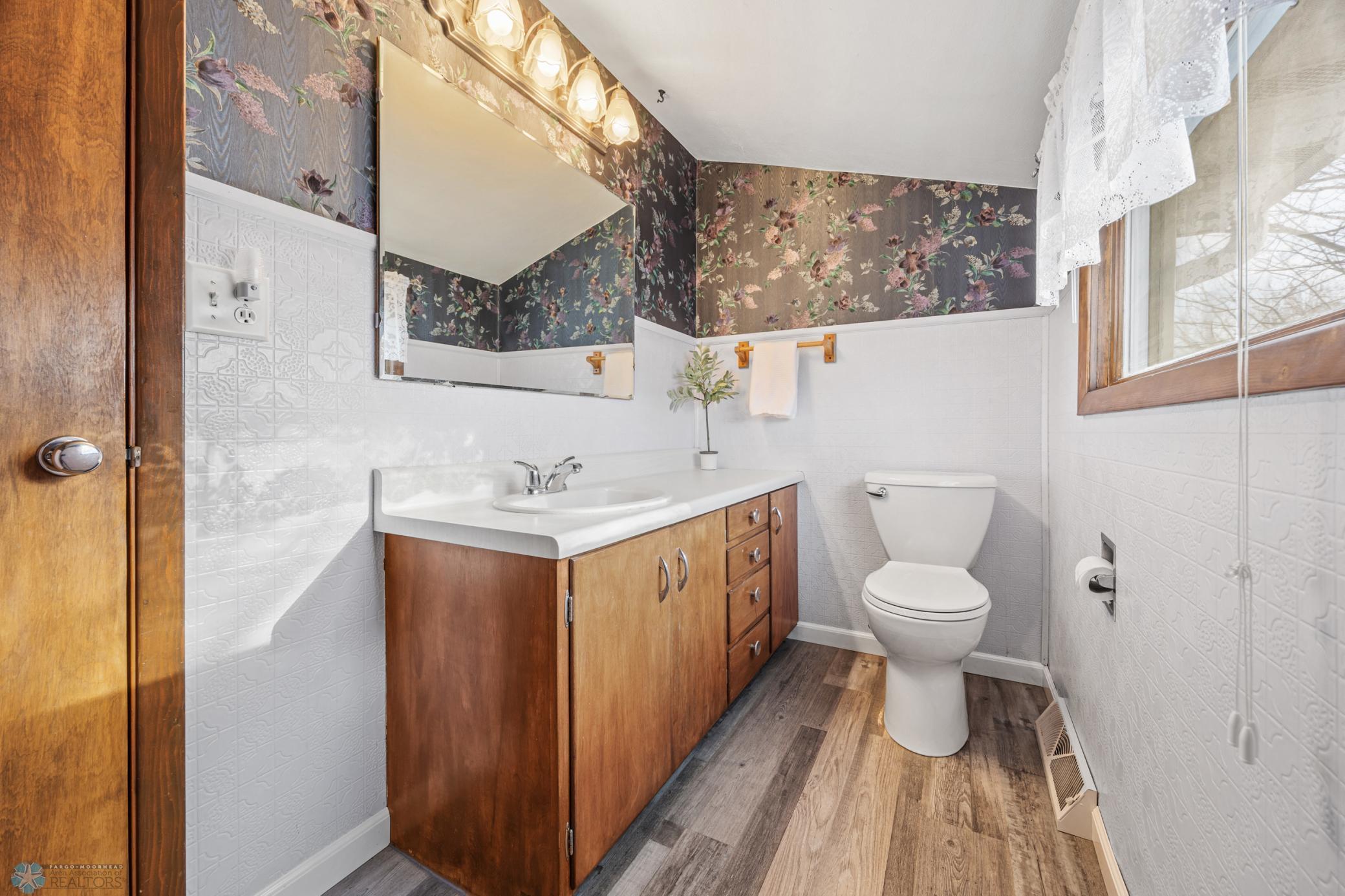 Upstairs 1/2 bath