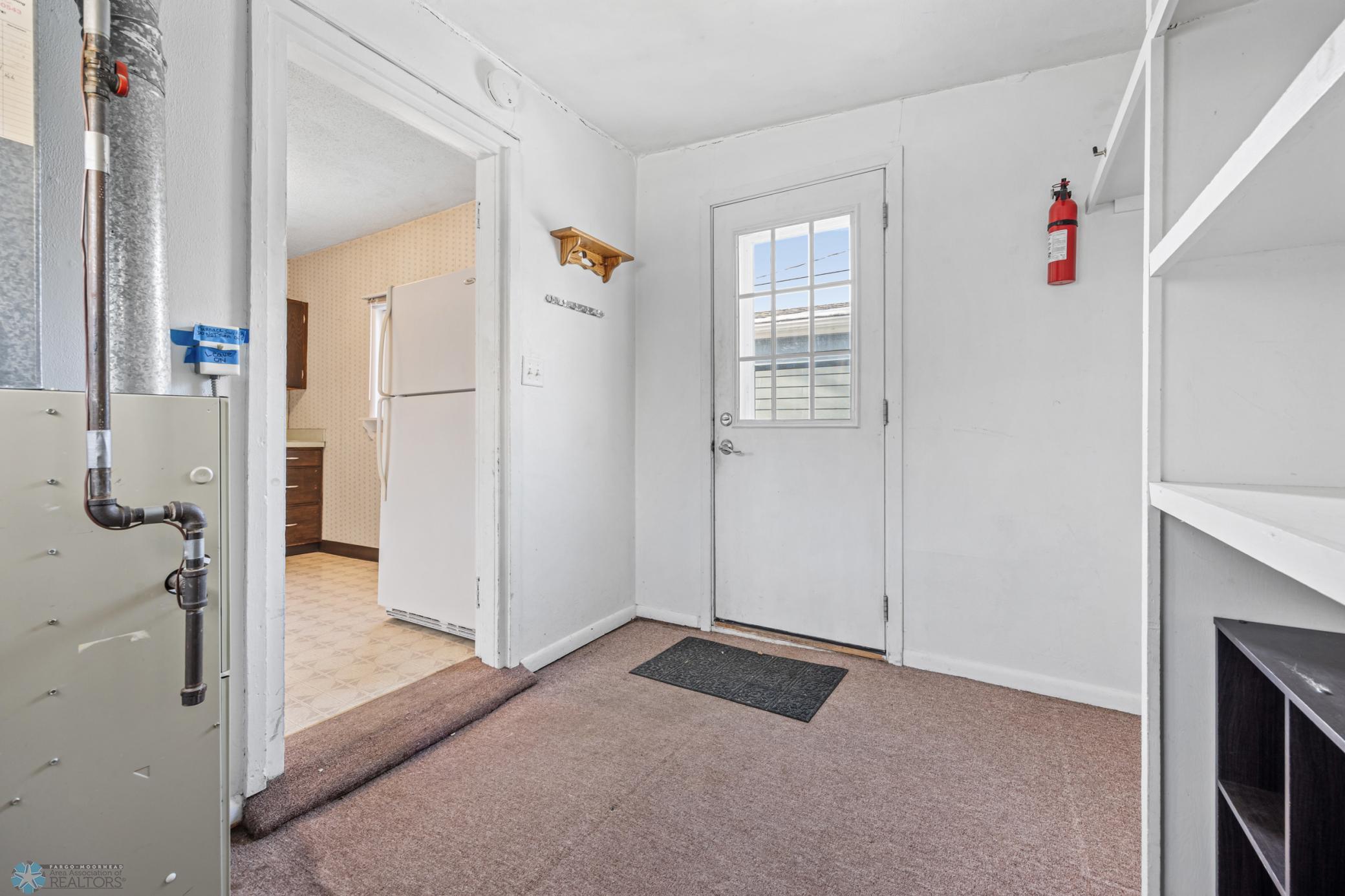 Large foyer/utility area