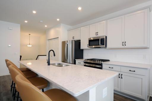 8698 London Circle NE, E, Minneapolis, MN 55449