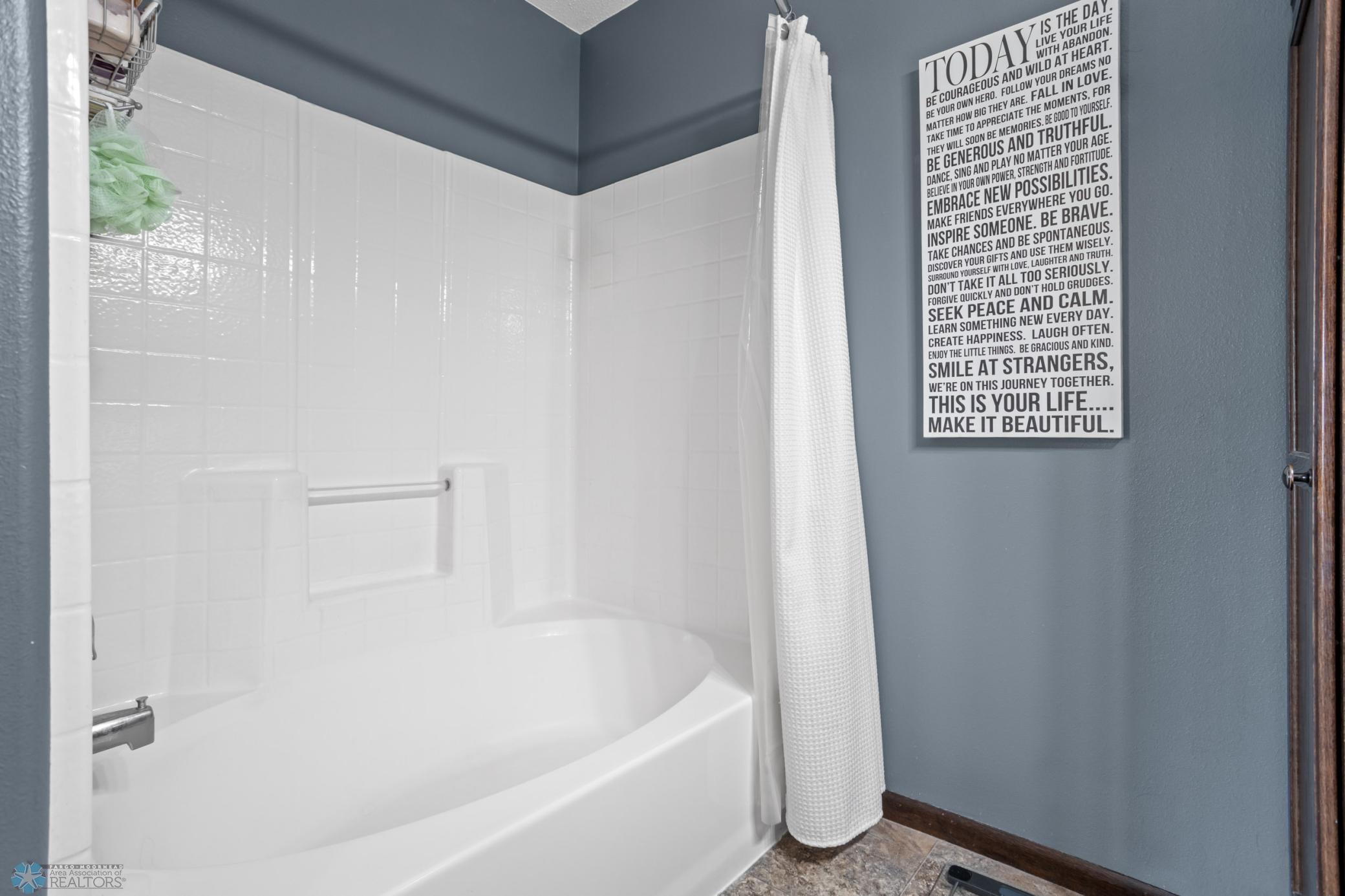 Primary Hollywood Bath