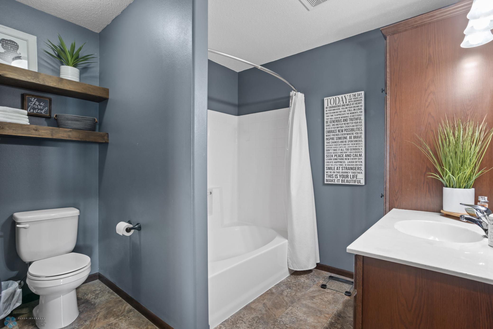 Primary Hollywood Bath