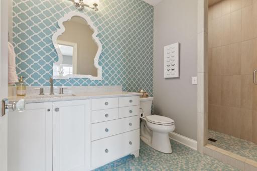 Ensuite bath with tile shower