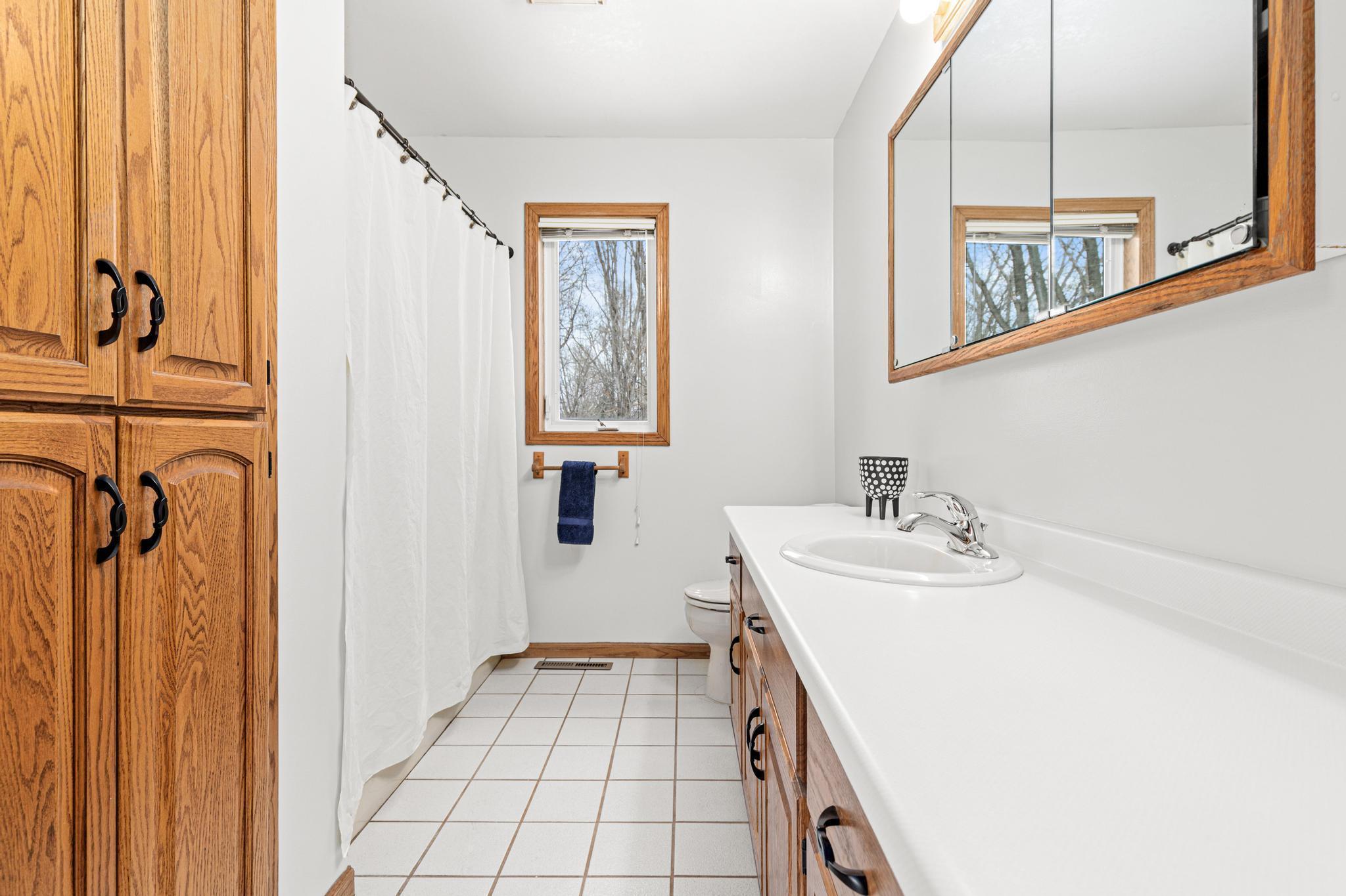 Upper bathroom next to primary bedroom