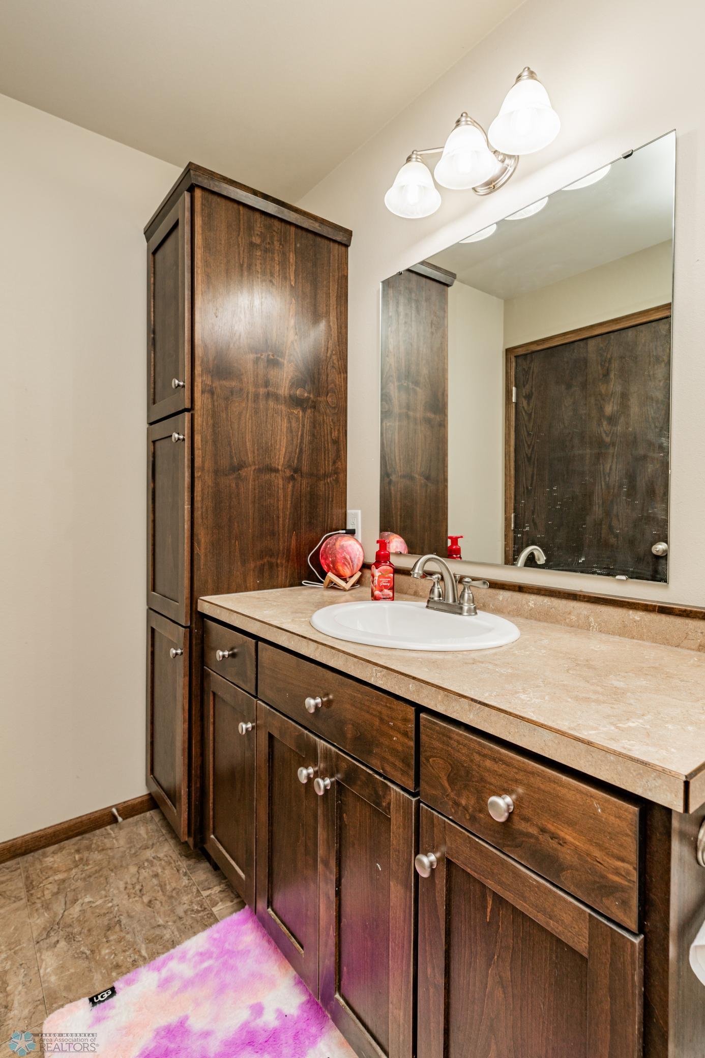 Bathroom lower2.jpg