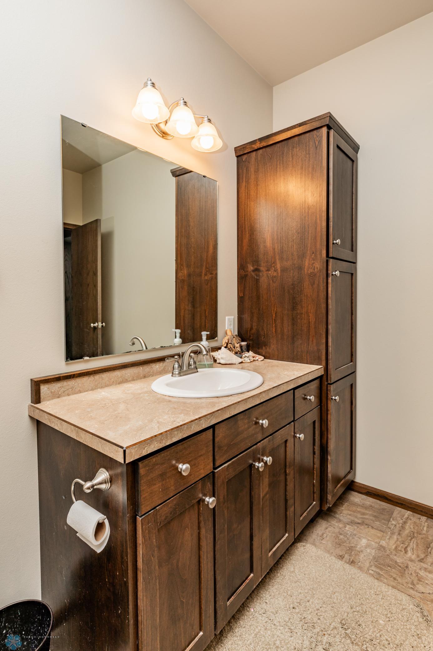 Bathroom upper2.jpg