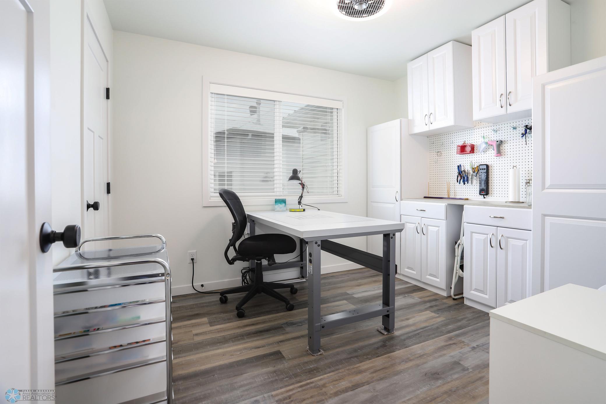 Second bedroom, cabinets can stay!