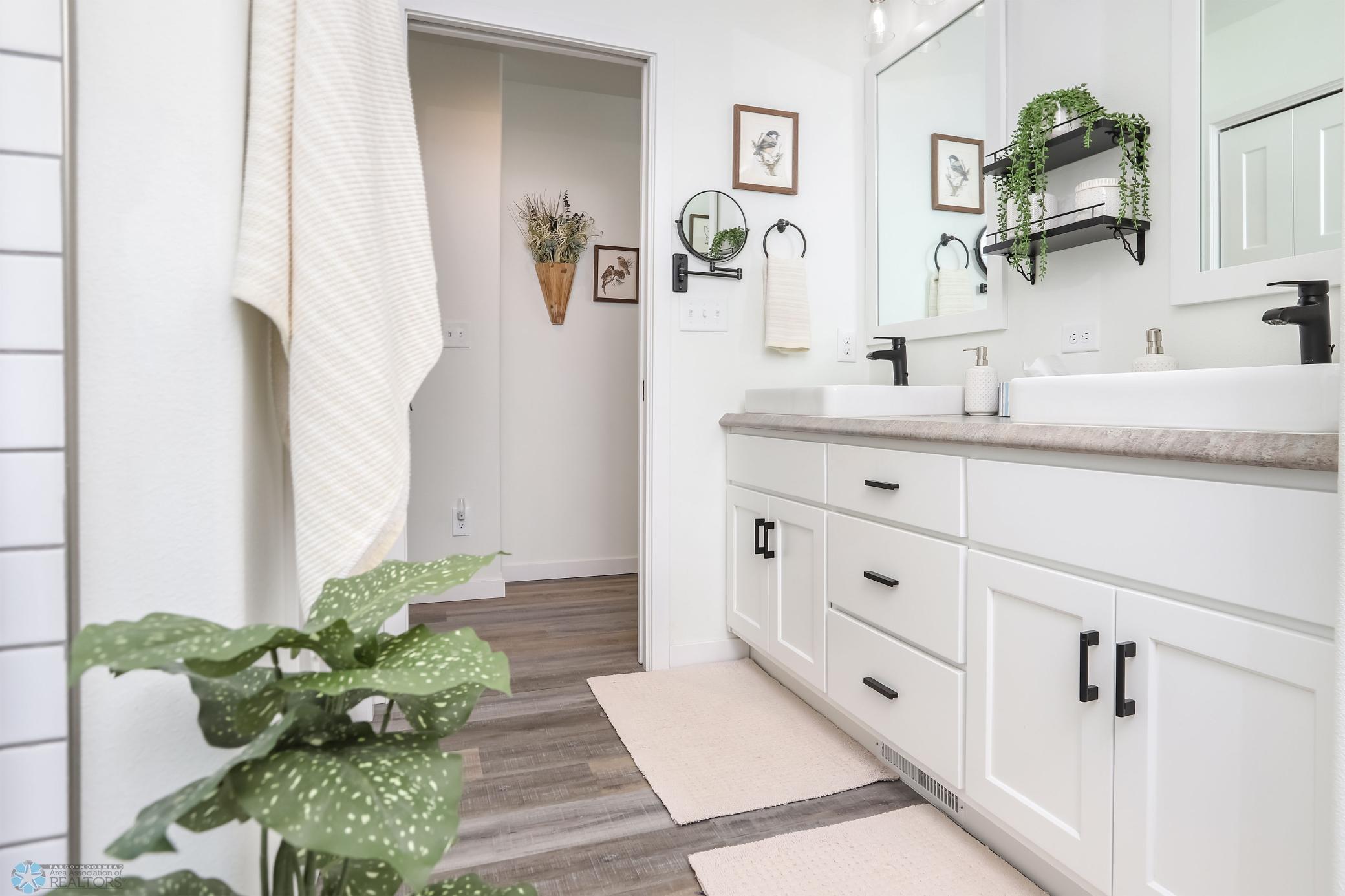 Primary en-suite