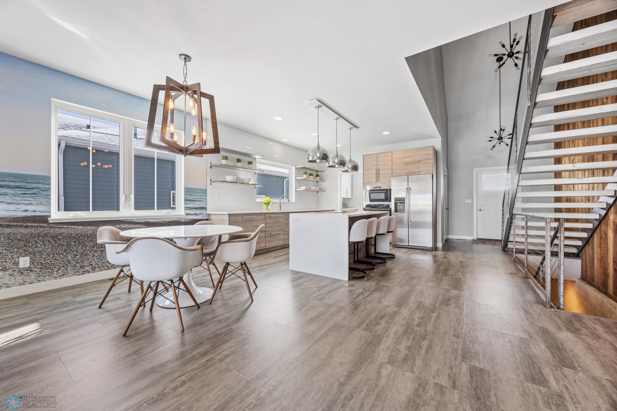Dining & Kitchen