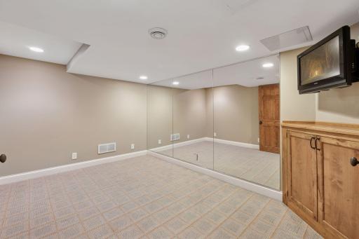 16013 Ringer Road, Wayzata, MN 55391