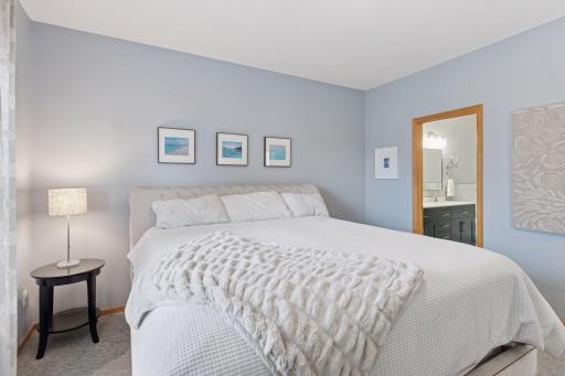7882 Autumn Ridge Avenue, Chanhassen, MN 55317