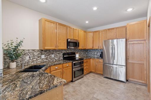 7882 Autumn Ridge Avenue, Chanhassen, MN 55317