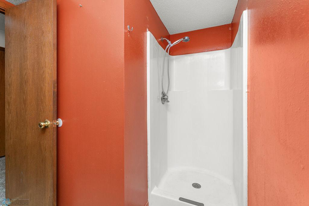 Walk-in Shower in 3/4 Bathroom