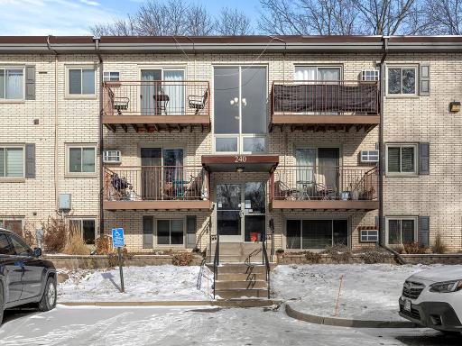 240 Wentworth Avenue W, 106, Saint Paul, MN 55118