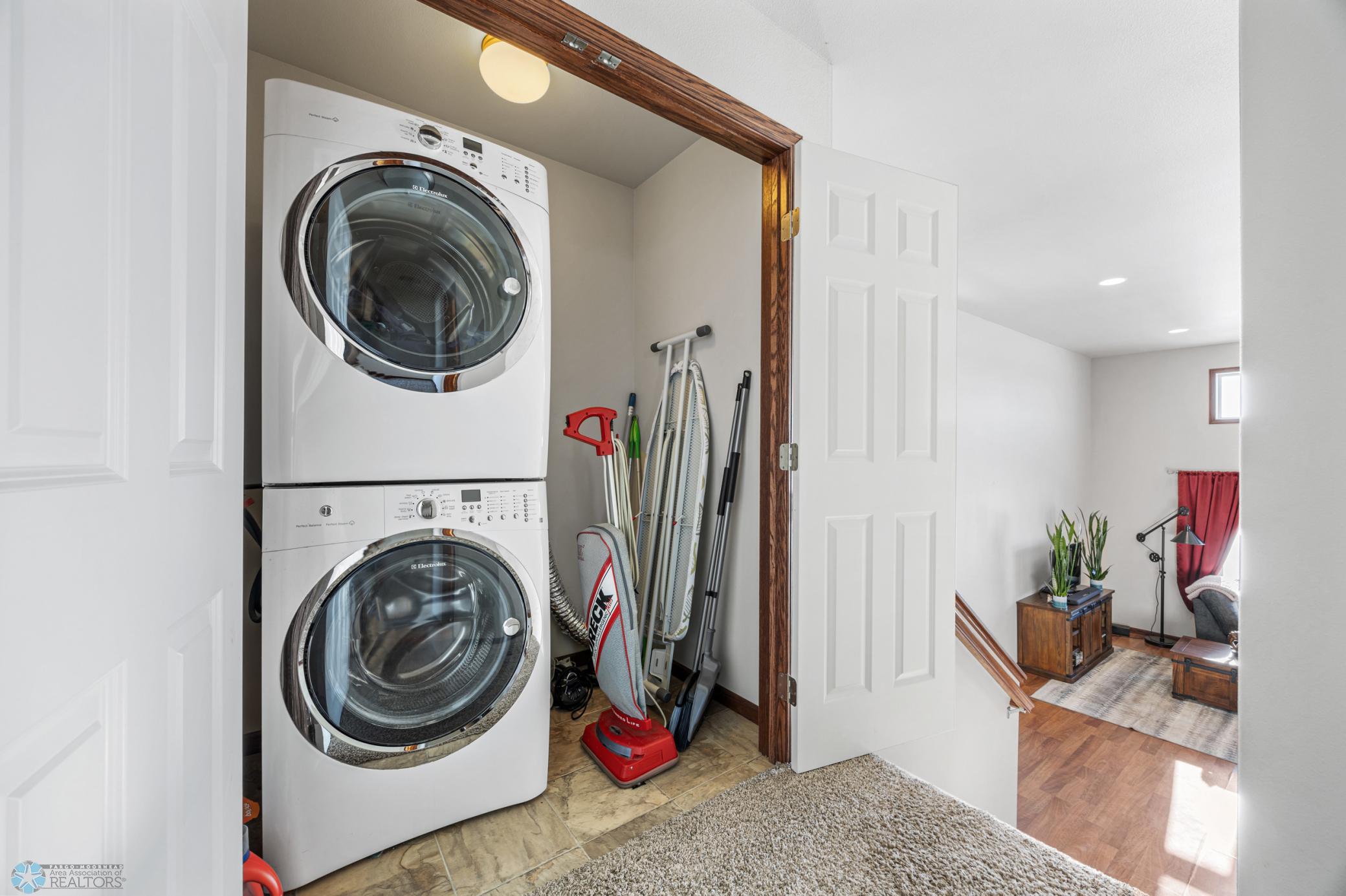 Upper laundry