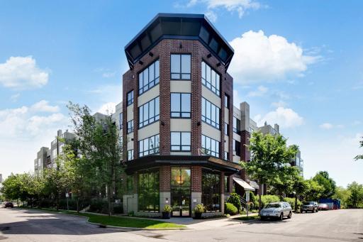 Welcome to the Upper Landing where you've got the best of St. Paul living along with the tranquility of river life!