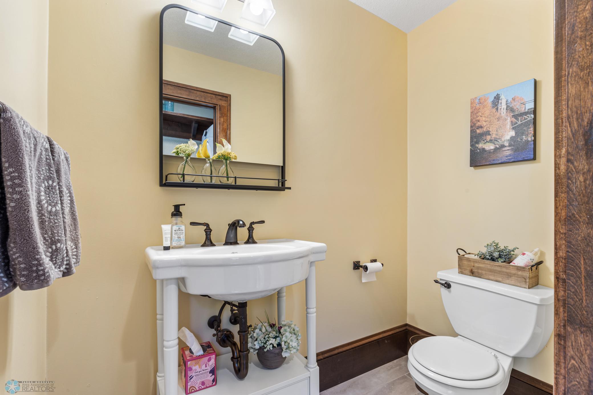 Main floor 1/2 Bath