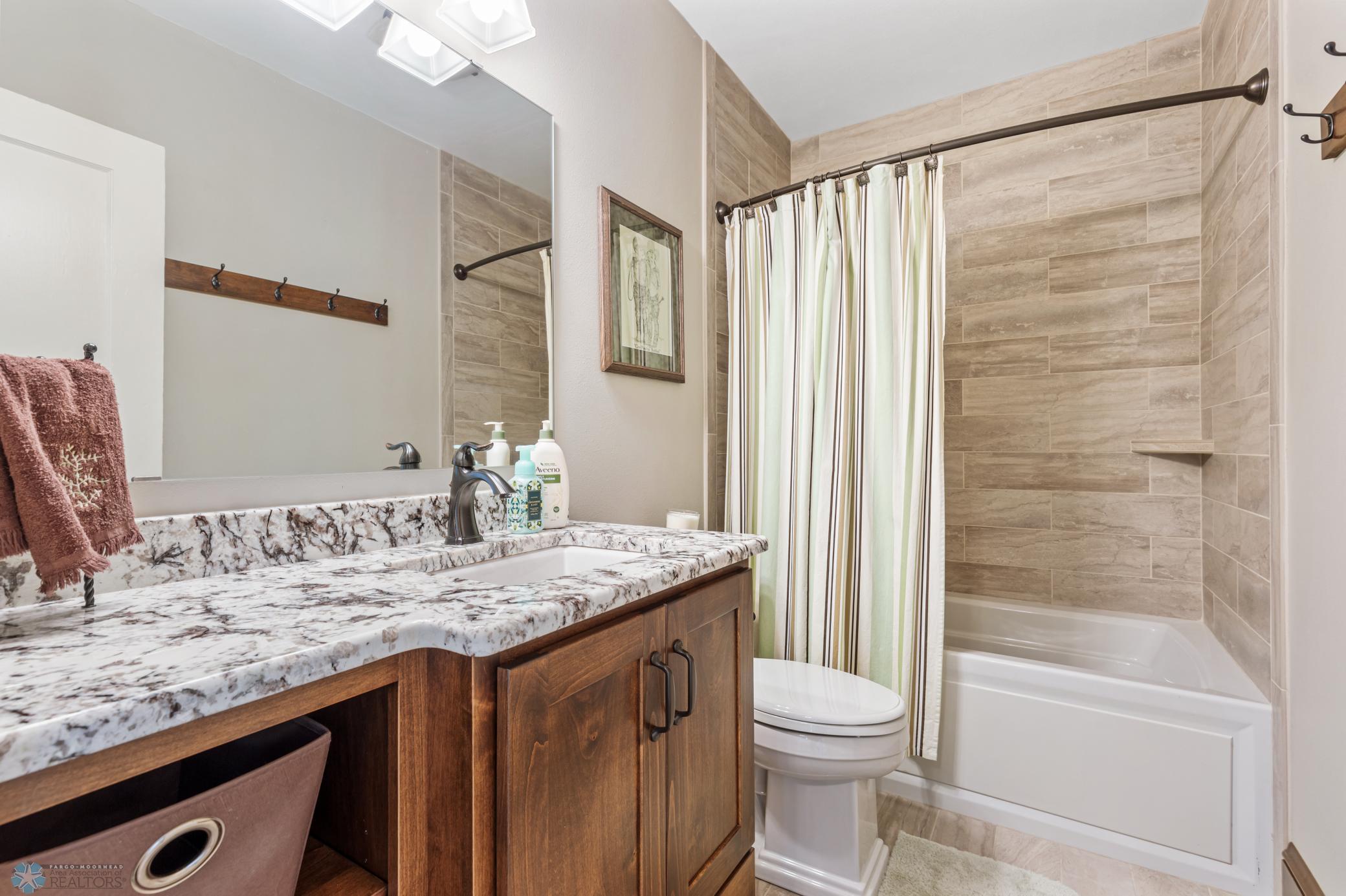 2nd Floor Bath, Jetted Tub