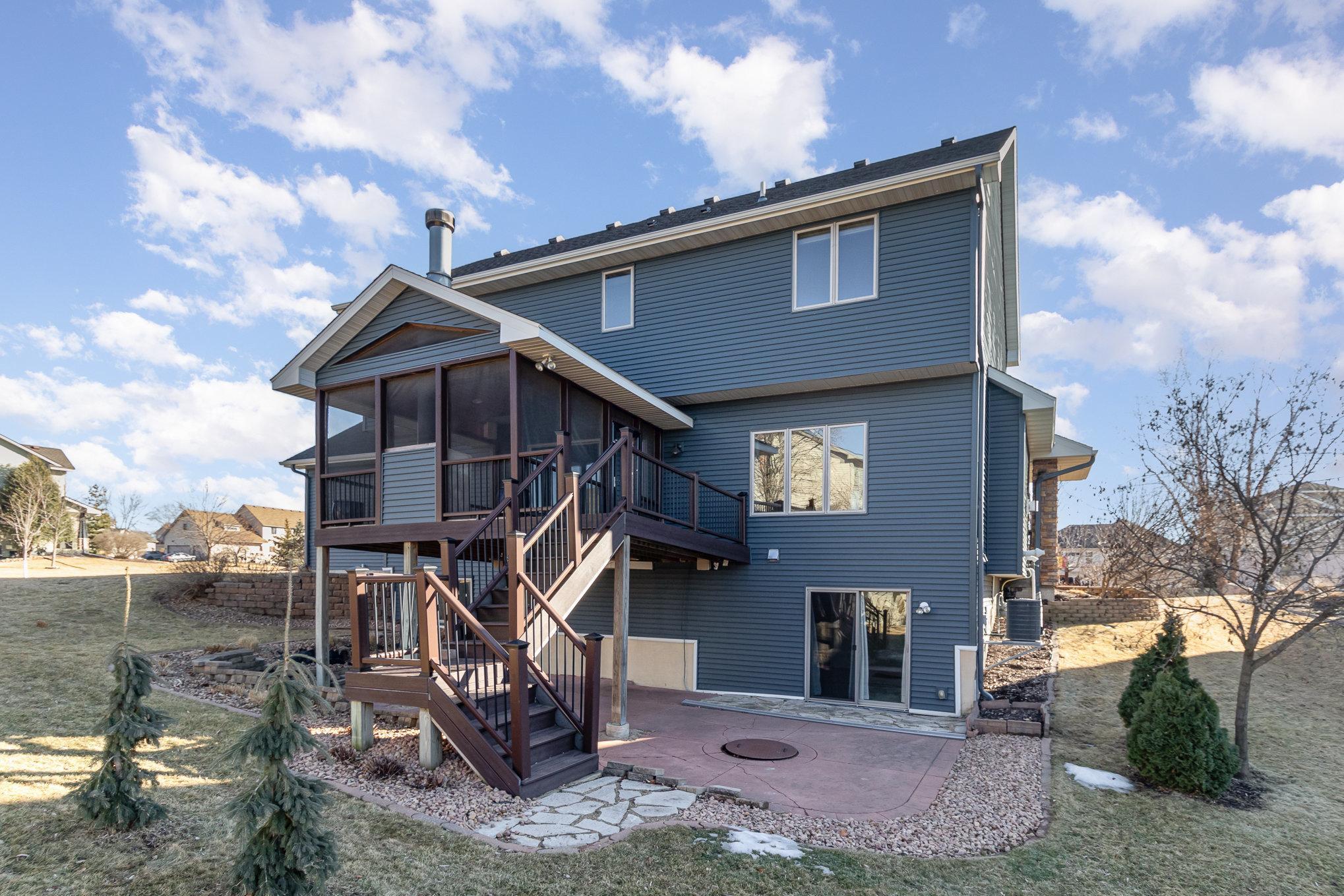 Deck, patio with built in fire pit