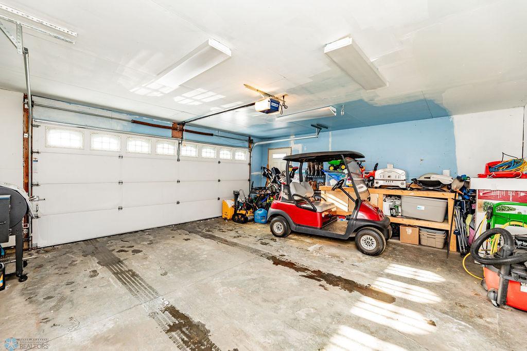 Garage w/ service door