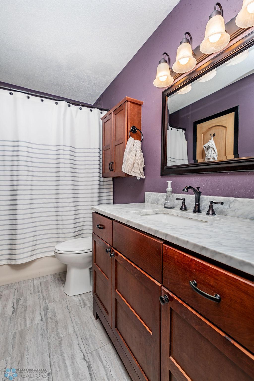 Upper level full bathroom