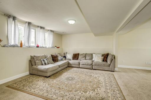 2357 17th Avenue E, Saint Paul, MN 55109