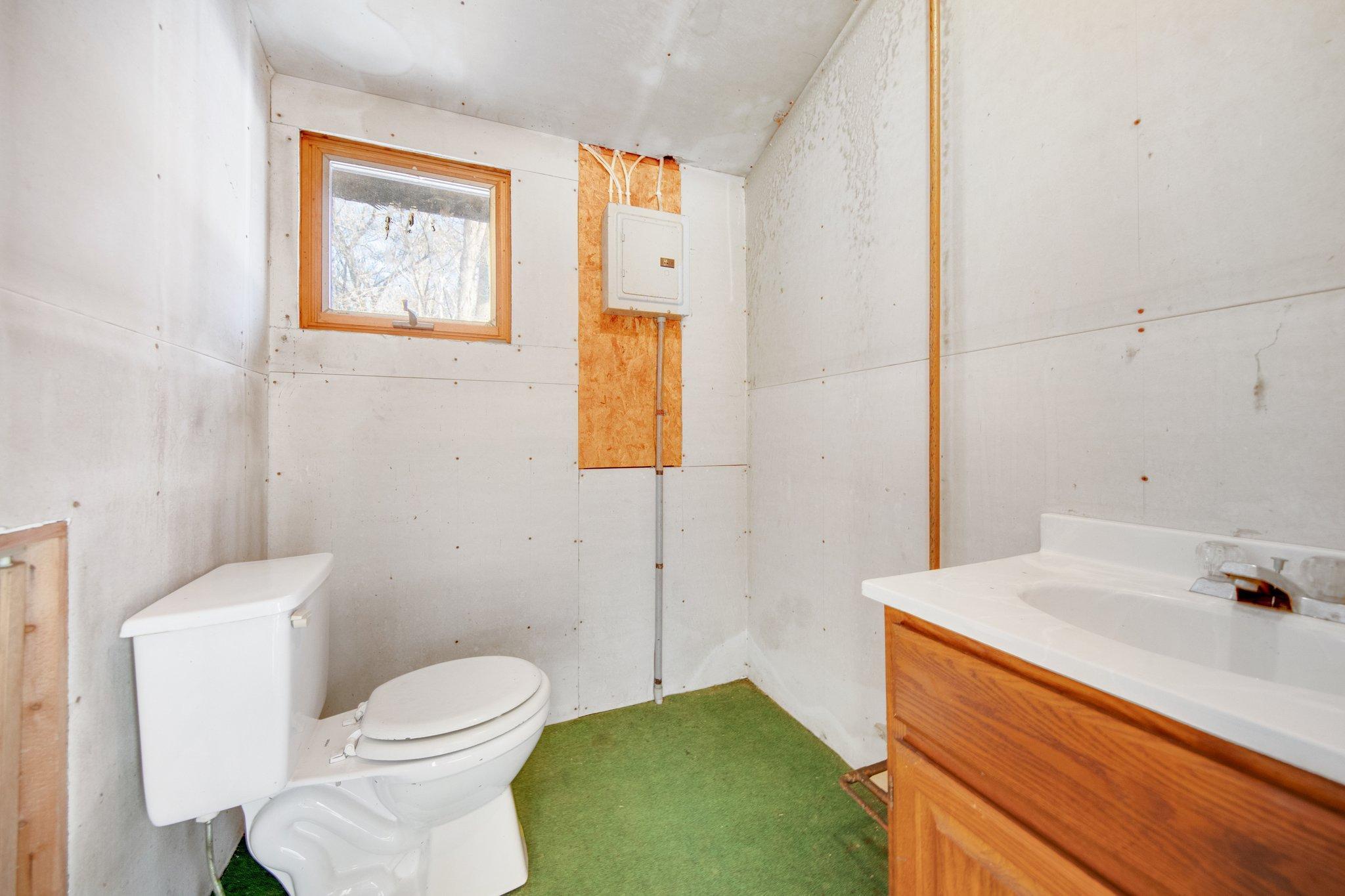 3/4 bathroom in the pool house. Does have a shower.