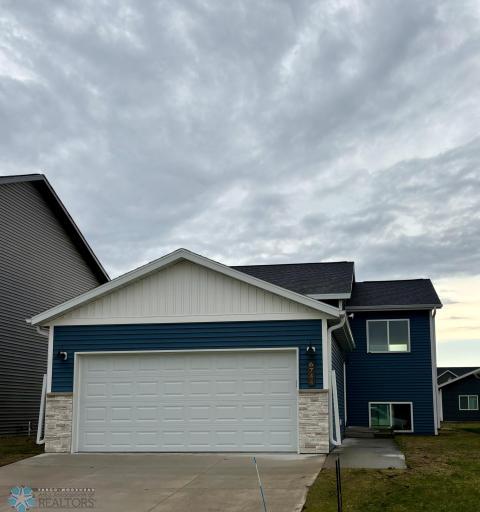 6744 66th Avenue S, Horace, ND 58047