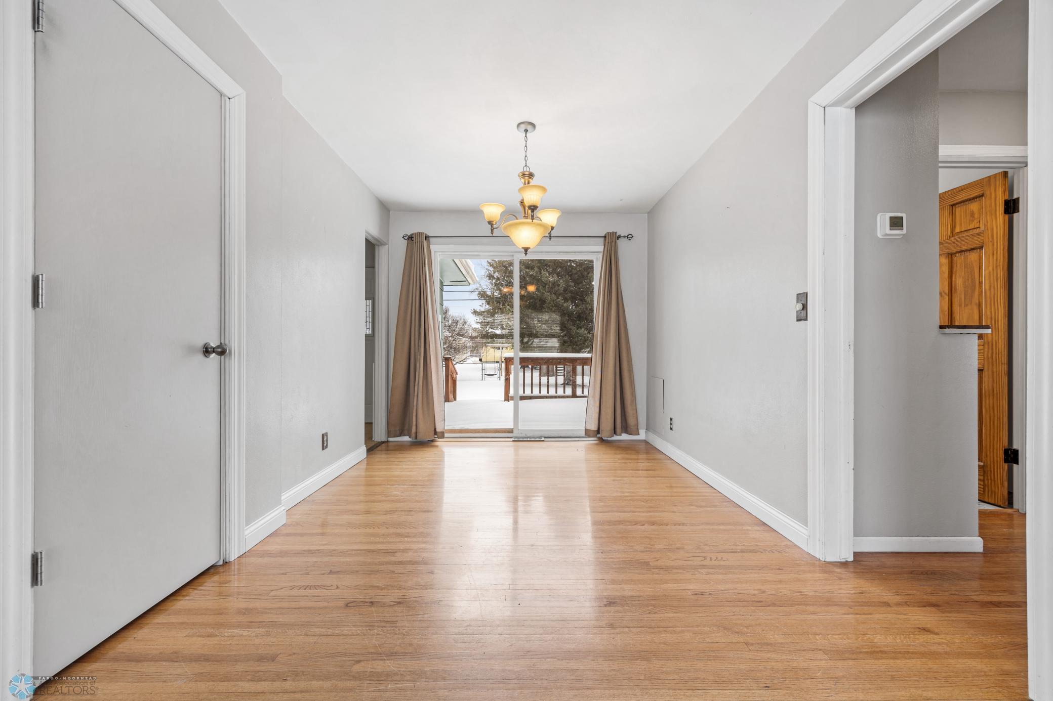 DINING ROOM.jpg