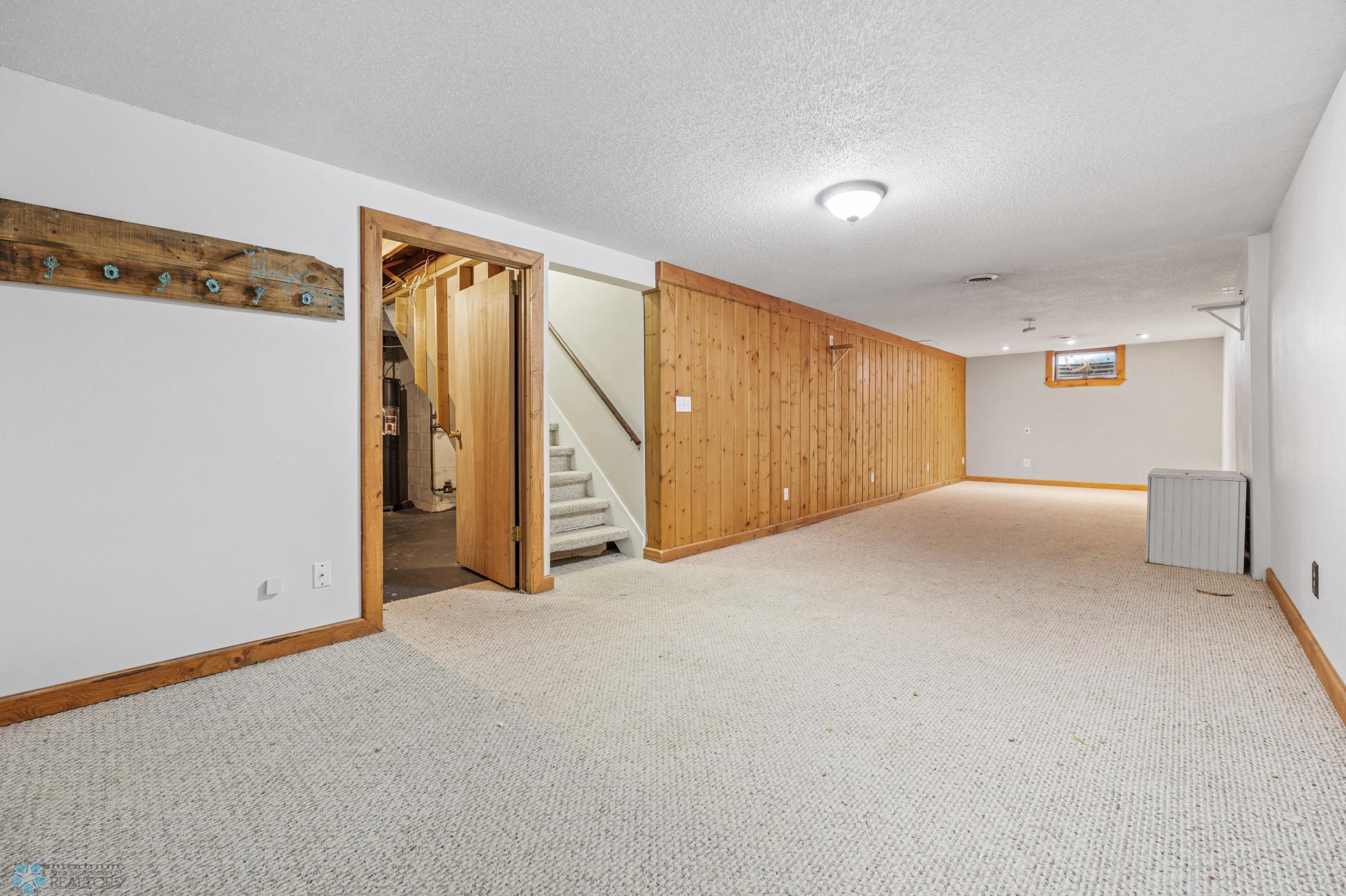 FAMILY ROOM 1.jpg