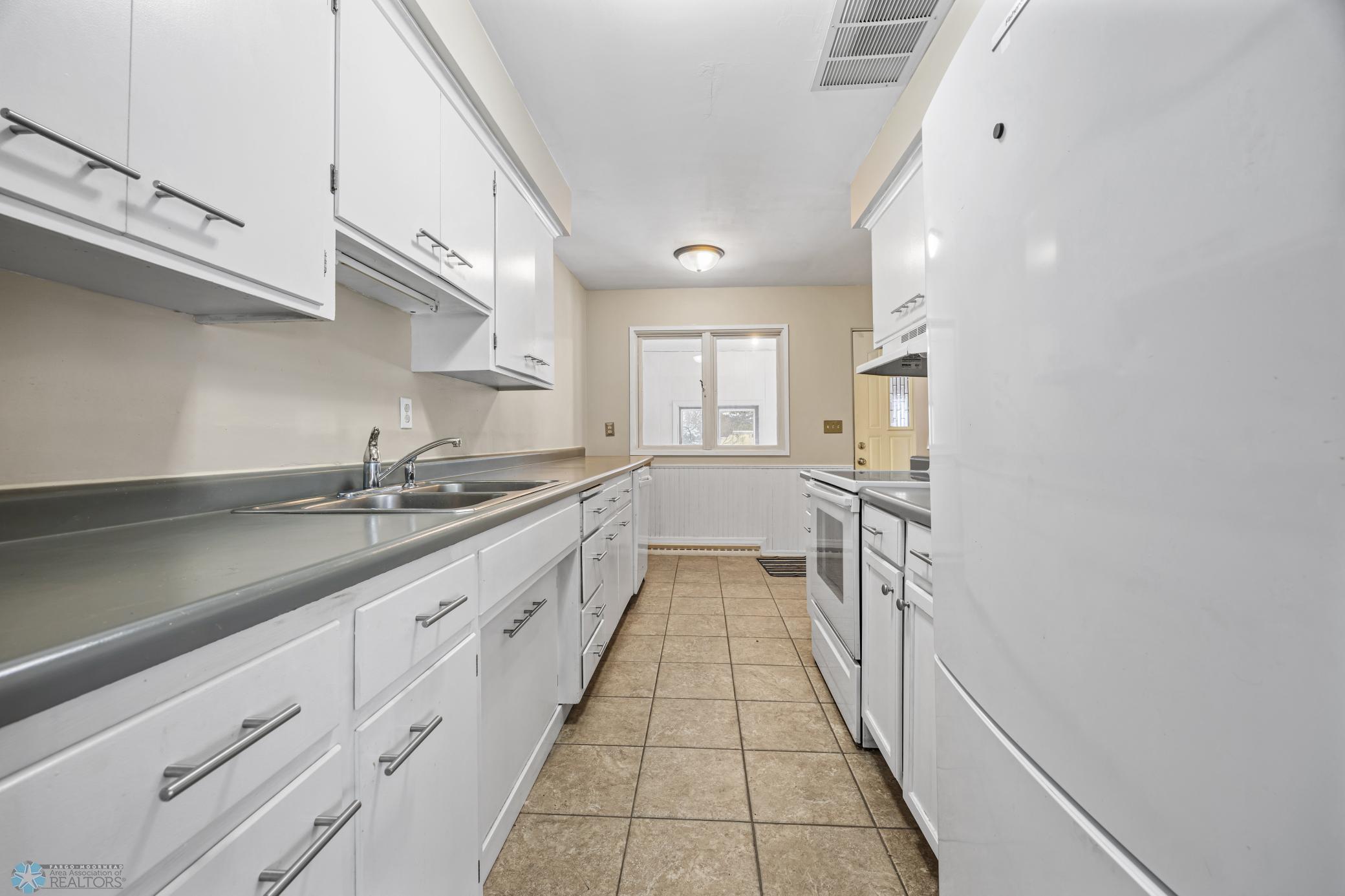 KITCHEN 1.jpg