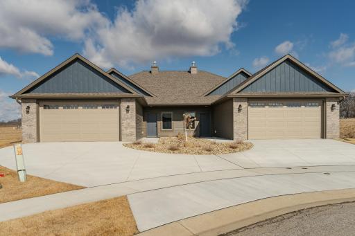 881 Picadilly Lane NW, Rochester, MN 55901