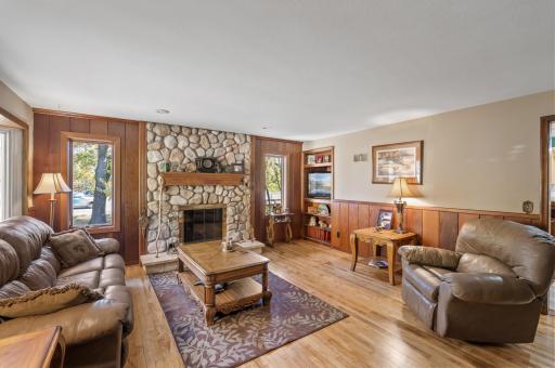 760 89th Avenue NW, Minneapolis, MN 55433