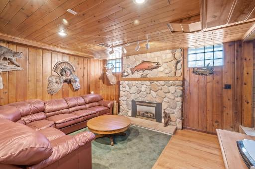 760 89th Avenue NW, Minneapolis, MN 55433