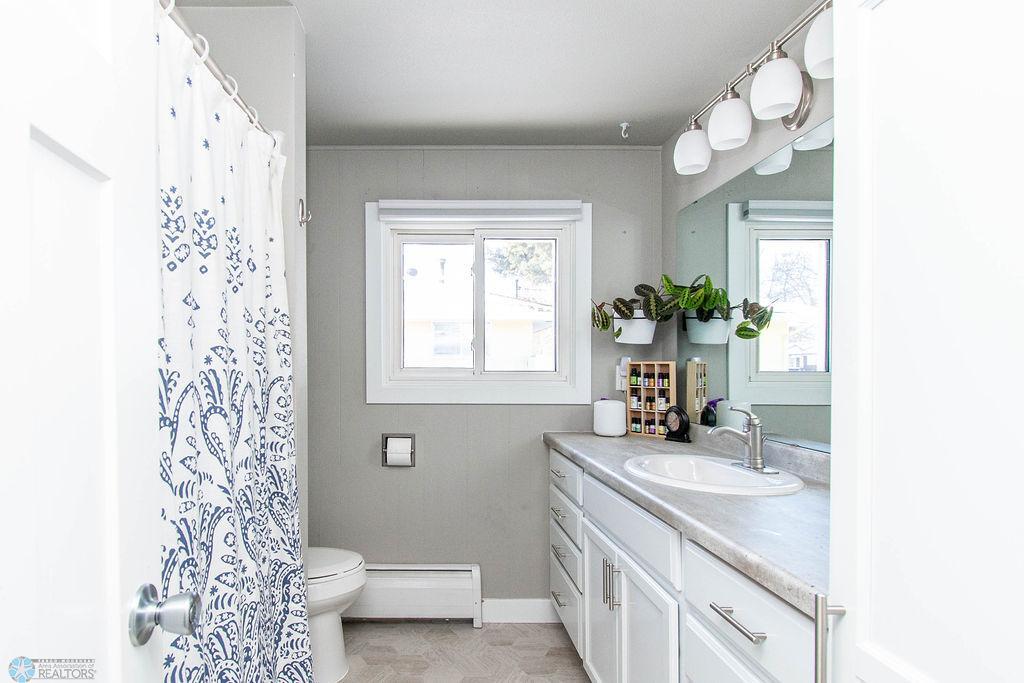 Bathroom 2- Full Bath