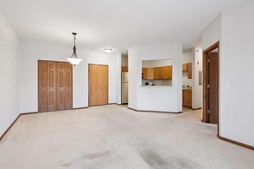 114200 Hundertmark Road, 404, Chaska, MN 55318