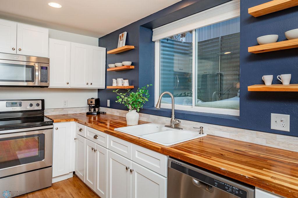 Kitchen w/wood counter