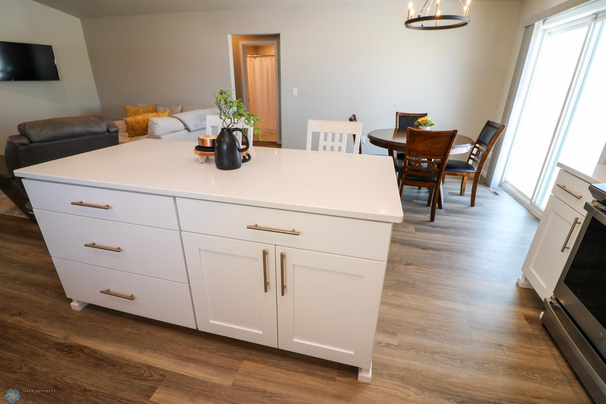 kitchen/eating