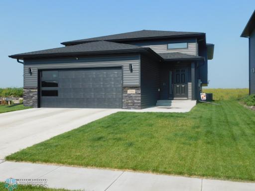 1194 Jill Drive W, West Fargo, ND 58078