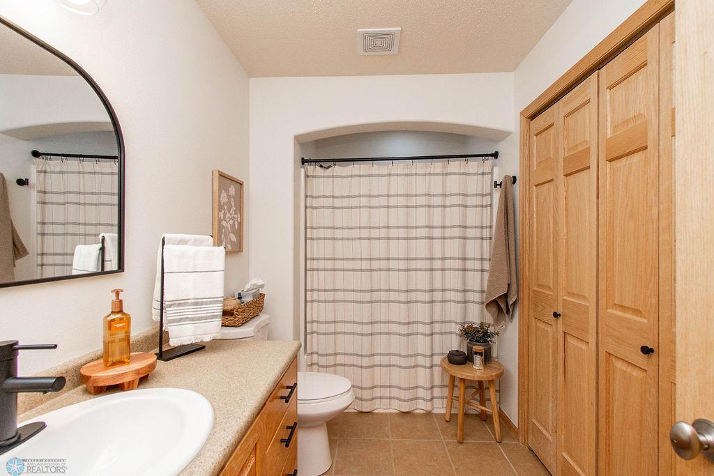 Bathroom 2- Full Bath