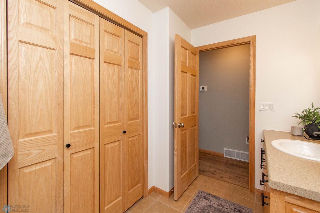 Bathroom 2- Full Bath, Large Closet