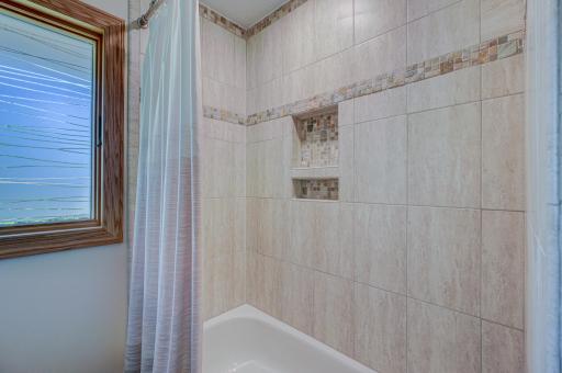 233 Grandview Avenue W, Saint Paul, MN 55113